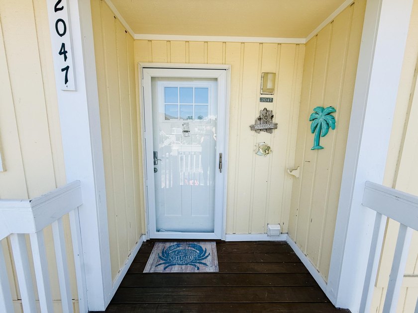Welcome to this beautifully updated 1-bedroom &amp; rare 1.5-bath - photo 4