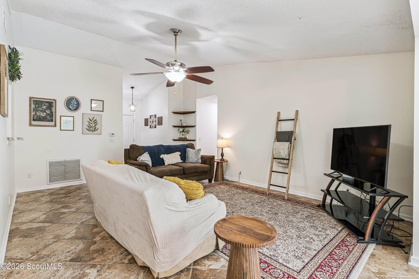 Welcome home to this well-maintained 3 bedroom, 2 bath residence - photo 8