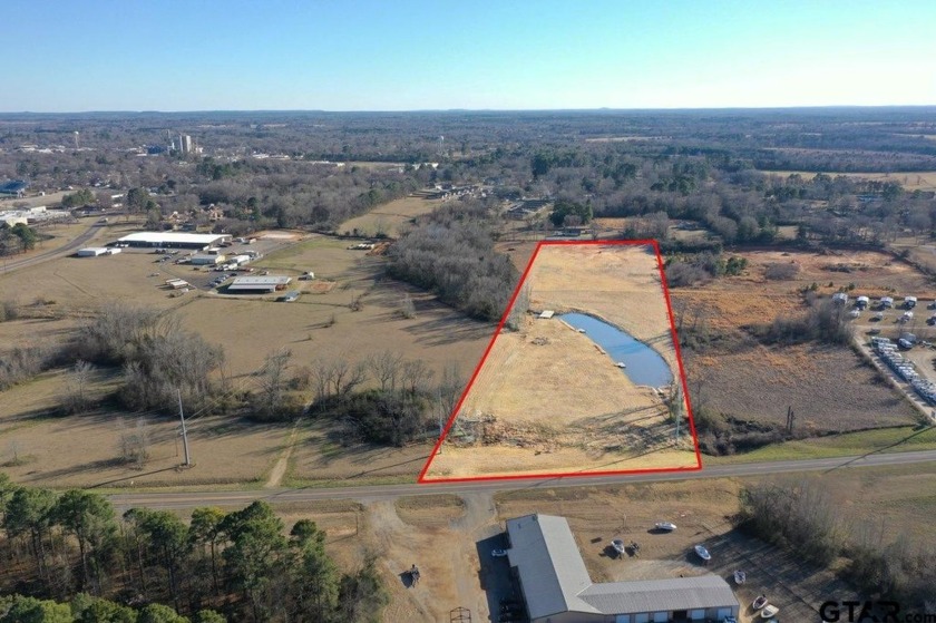 Prime location on Loop179 in Pittsburg, Tx. This beautiful 10.74 - photo 2