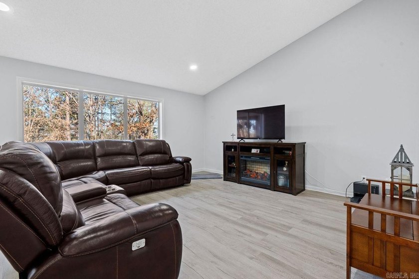 PRICED TO SELL! Tucked away in the trees of Hot Springs Village - photo 8