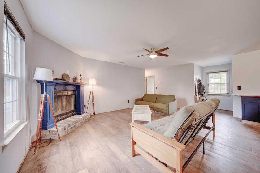 INVESTORS DREAM!!! Home was taken down to studs and rebuilt - photo 8
