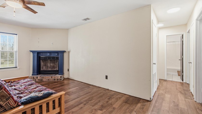 INVESTORS DREAM!!! Home was taken down to studs and rebuilt - photo 10