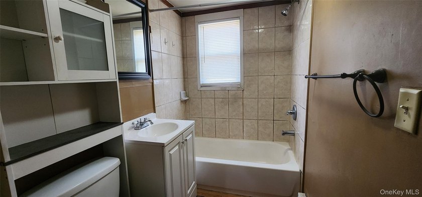 LOW TAXES!! Perfect starter home features 2 bedrooms, full bath - photo 15