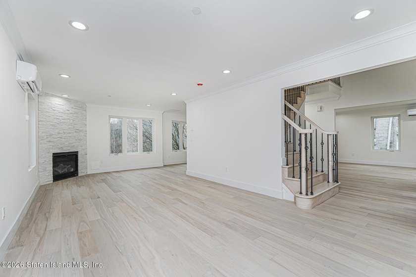 Luxury New Construction in Grymes Hill Introducing a newly - photo 6