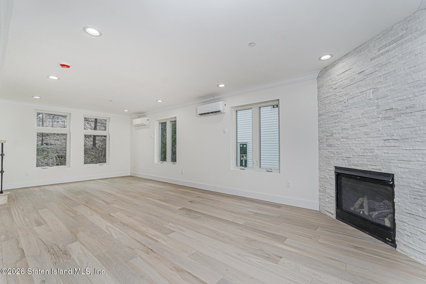 Luxury New Construction in Grymes Hill Introducing a newly - photo 7