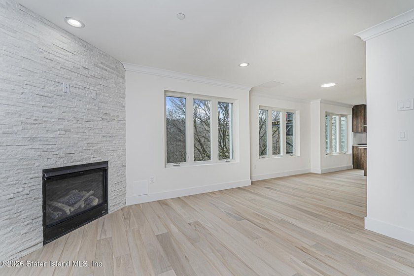 Luxury New Construction in Grymes Hill Introducing a newly - photo 8