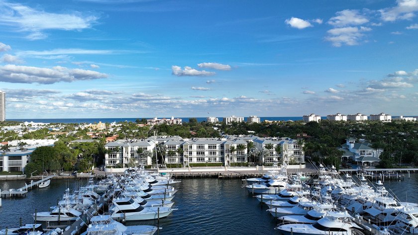 Elevated waterfront living is reimagined in this beautifully - photo 39