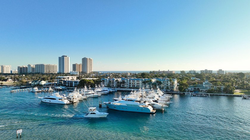 Elevated waterfront living is reimagined in this beautifully - photo 40