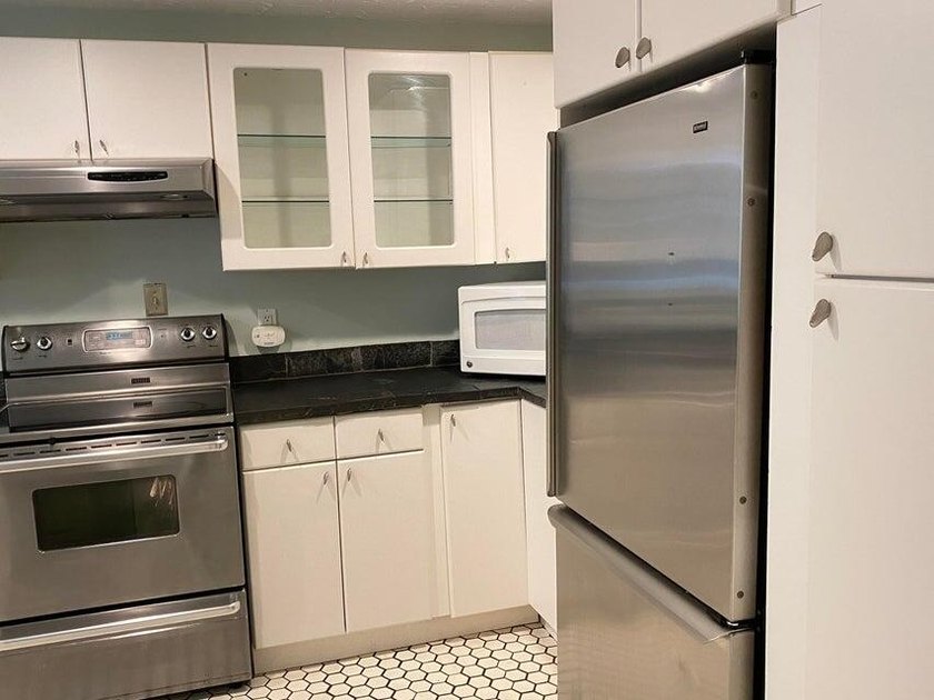 Three-level condominium offering space, flexibility, and a prime - photo 7