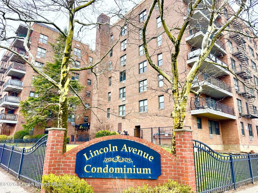 Don't miss this bright and comfortable 2-bedroom condo in the - photo 3