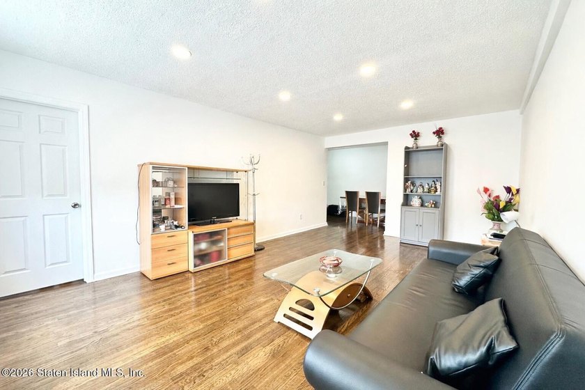 Don't miss this bright and comfortable 2-bedroom condo in the - photo 4