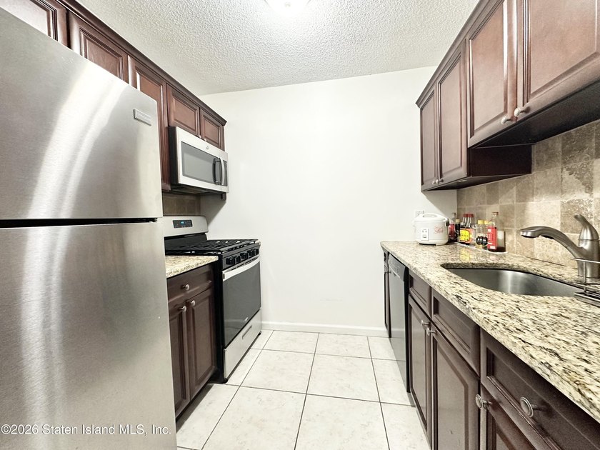 Don't miss this bright and comfortable 2-bedroom condo in the - photo 6