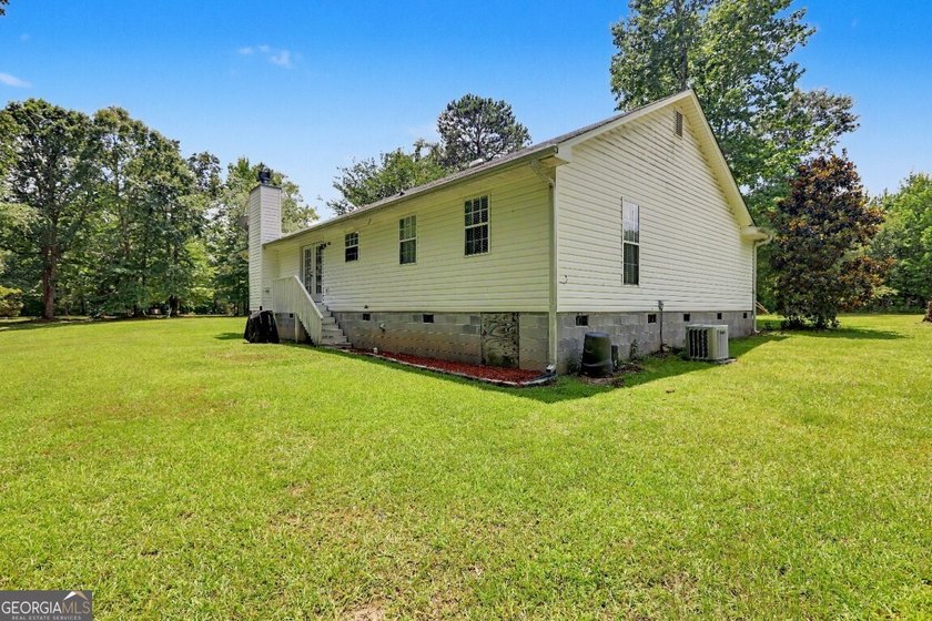 Welcome home to this charming ranch-style property offering the - photo 4
