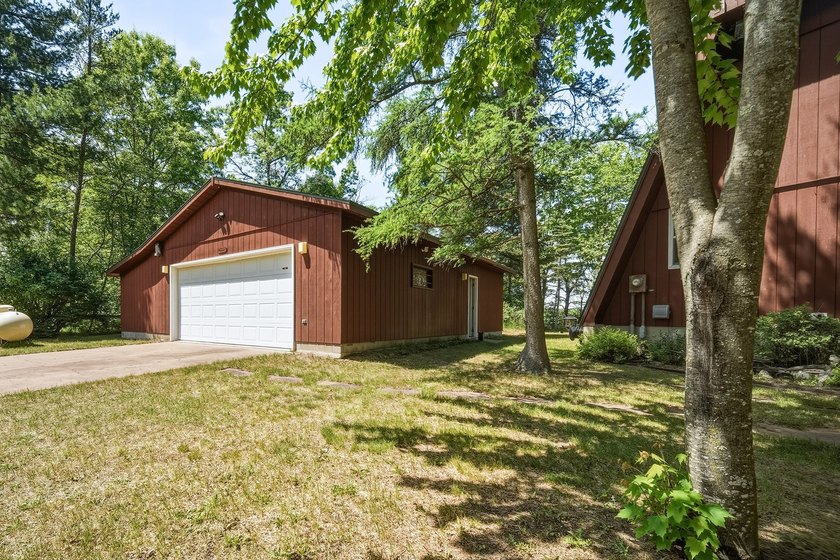 Welcome to lake life at its finest on beautiful Lake Eau Claire! - photo 2