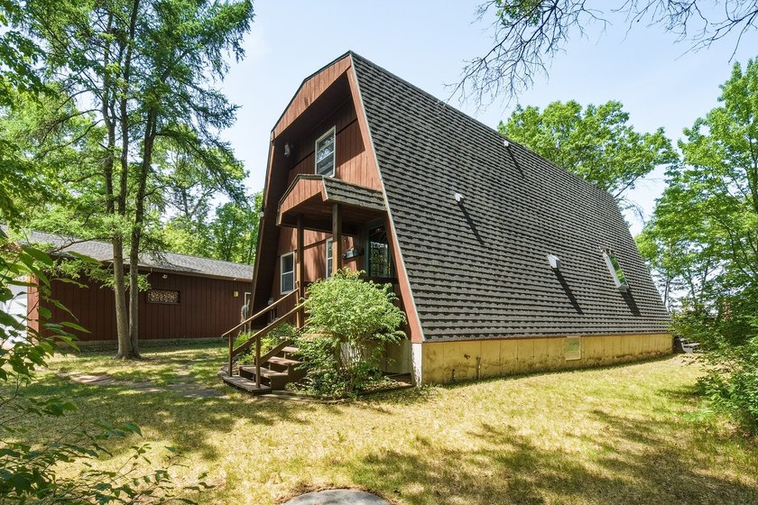 Welcome to lake life at its finest on beautiful Lake Eau Claire! - photo 3
