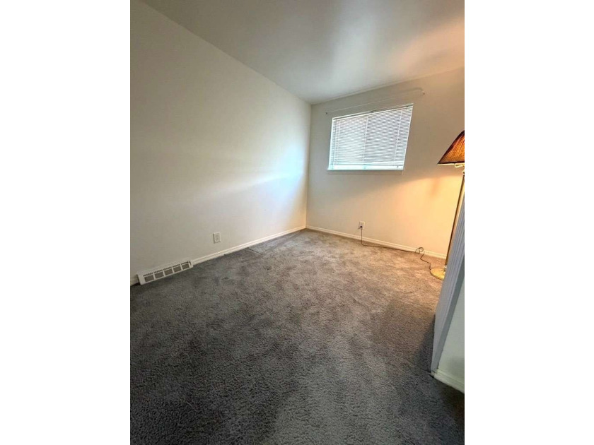 Well maintained, split-level ranch in great neighborhood. Step - photo 14