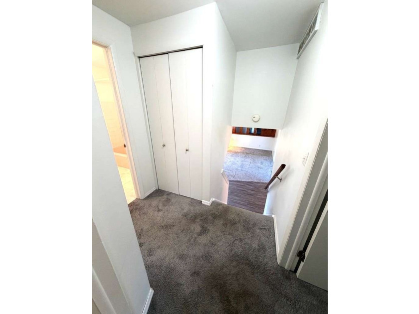 Well maintained, split-level ranch in great neighborhood. Step - photo 17