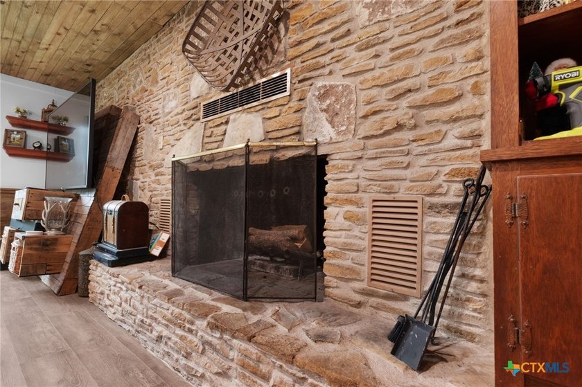 This ranch is one of the most diverse and scenic properties - photo 19