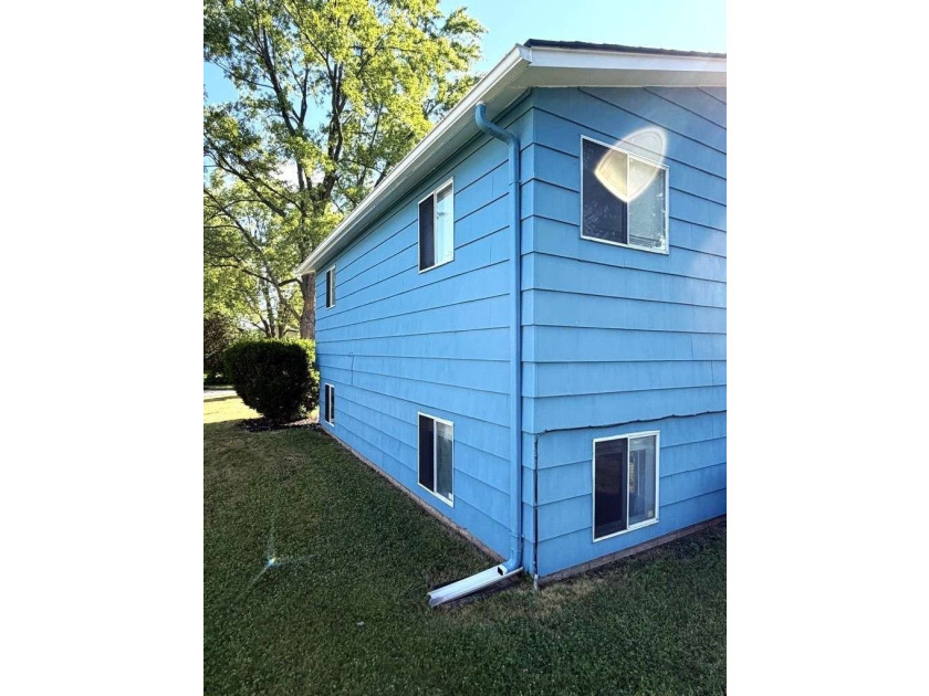 Well maintained, split-level ranch in great neighborhood. Step - photo 27