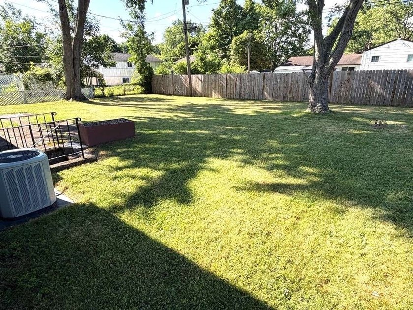 Well maintained, split-level ranch in great neighborhood. Step - photo 29
