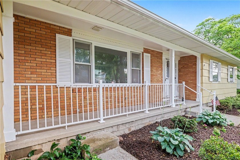 With fresh cosmetic updates throughout, 25 Gayla Dr reflects the - photo 2