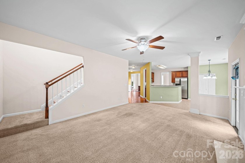 Welcome home to this beautifully maintained 4 bedroom, 2.5 - photo 3