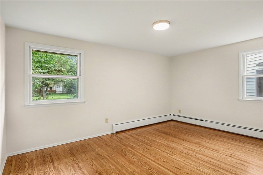 With fresh cosmetic updates throughout, 25 Gayla Dr reflects the - photo 8
