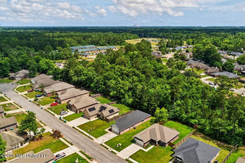 This is the home you've been waiting for! VA Assumable loan with - photo 27