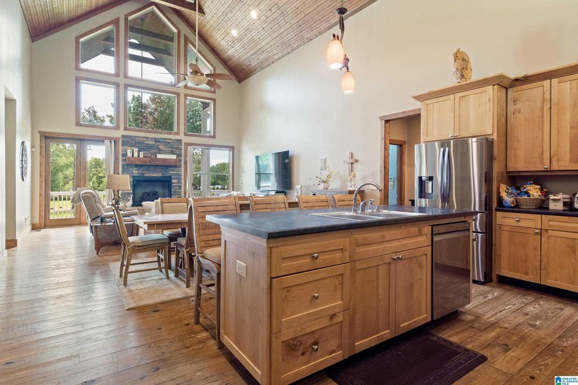 Beautiful 3-bedroom, 3 1/2 bath lakefront home that truly has it - photo 13