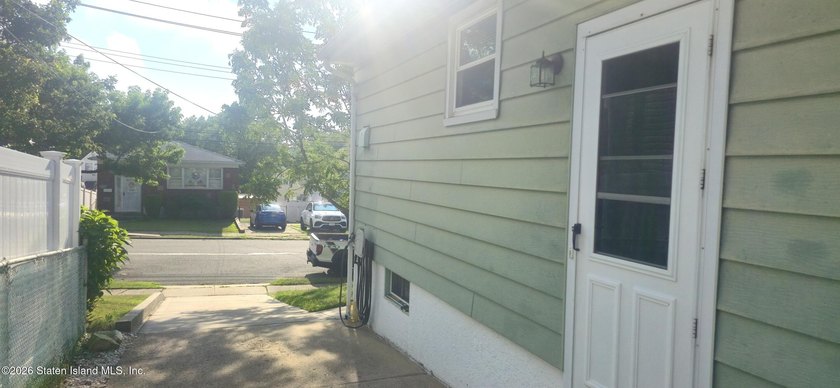 This well-maintained, cozy ranch-style home offers 3 bedrooms - photo 3