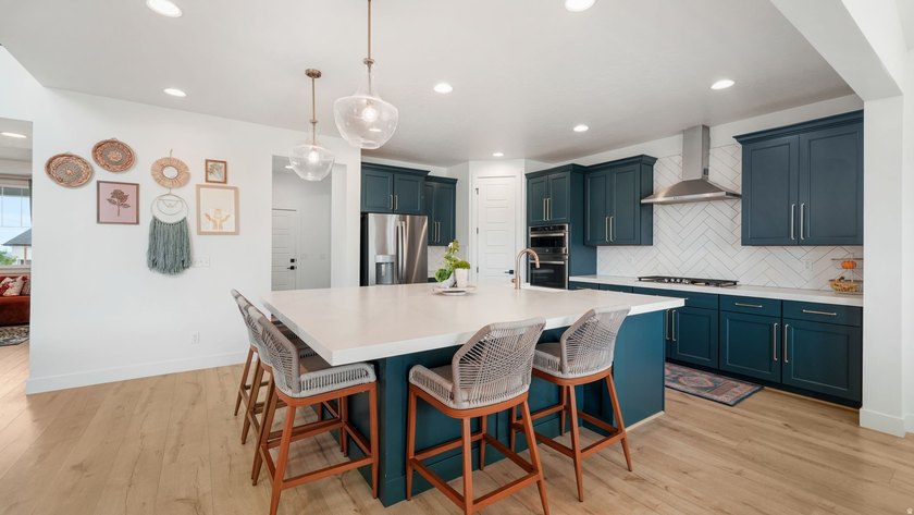 Stunning two-story home in quiet Ridge View Estates, Salem - photo 15