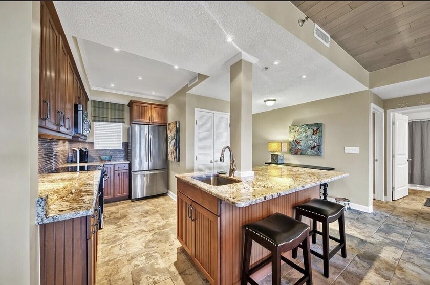 This spacious, 10th floor, open layout is one of the best on the - photo 22