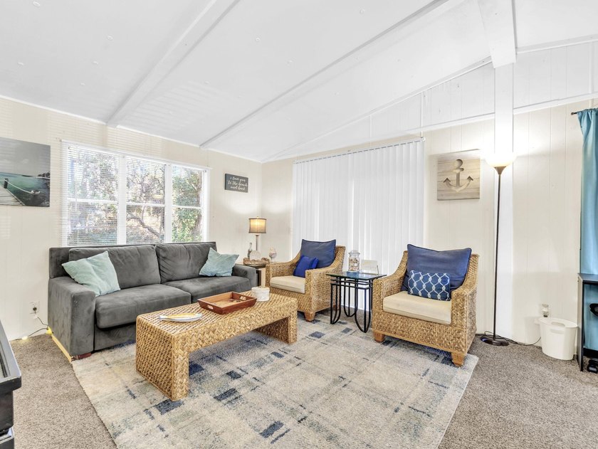 Affordable Navarre opportunity featuring updates, spacious - photo 2