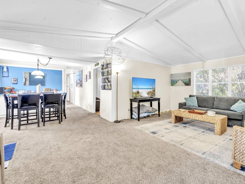 Affordable Navarre opportunity featuring updates, spacious - photo 3