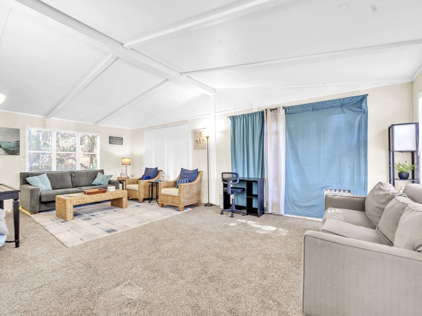 Affordable Navarre opportunity featuring updates, spacious - photo 7
