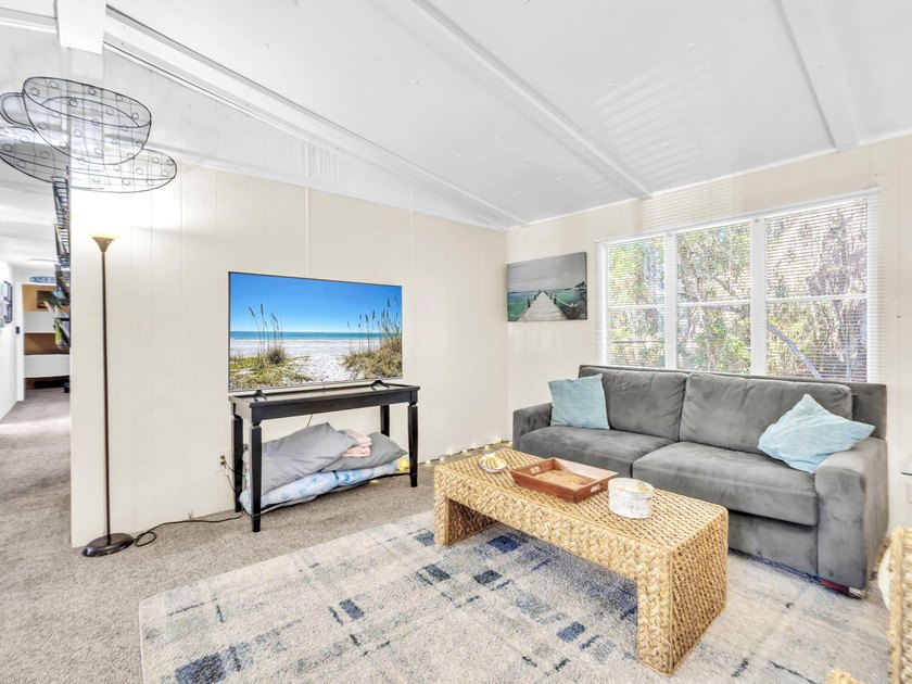 Affordable Navarre opportunity featuring updates, spacious - photo 8