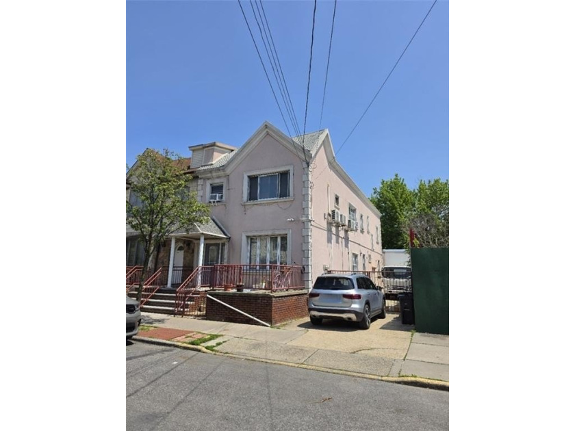 Rare opportunity! Oversized brick two-family home measuring 20' - photo 2
