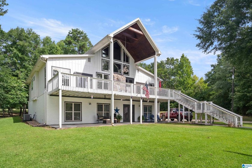 Beautiful 3-bedroom, 3 1/2 bath lakefront home that truly has it - photo 33
