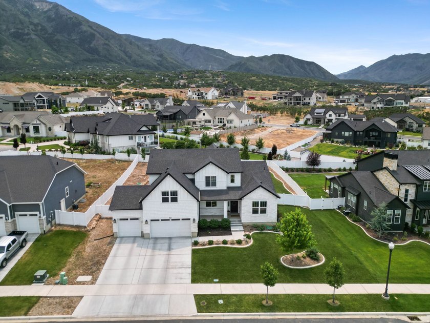 Stunning two-story home in quiet Ridge View Estates, Salem - photo 37