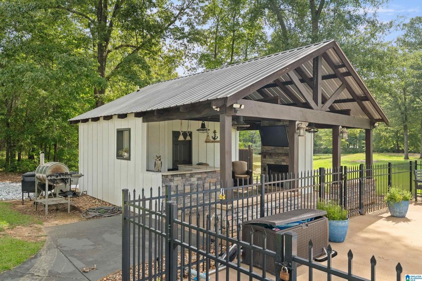 Beautiful 3-bedroom, 3 1/2 bath lakefront home that truly has it - photo 43