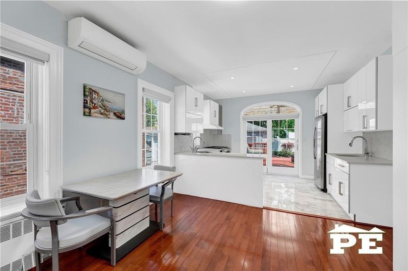Beautiful Brick One Family Home for sale in Marine Park. This - photo 8