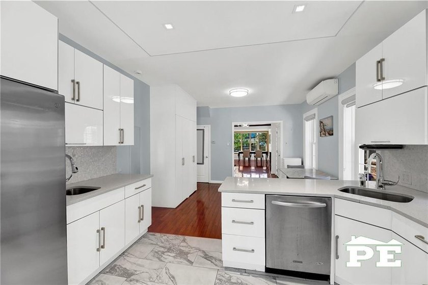 Beautiful Brick One Family Home for sale in Marine Park. This - photo 10
