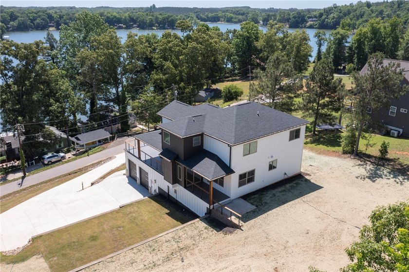 Experience the perfect blend of modern design and lakeside - photo 4