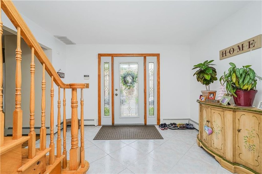 Welcome to 9 Prague Court, an extraordinary custom residence - photo 4