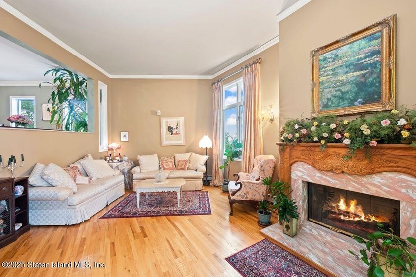 MODERN ELEGANCE WITH WINTER VIEW,LOCATED IN A QUIET STREET WHICH - photo 8