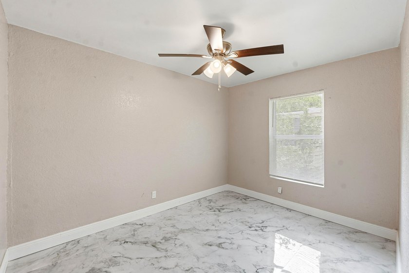 Turnkey Quadplex easy to show. The property has all impact - photo 11