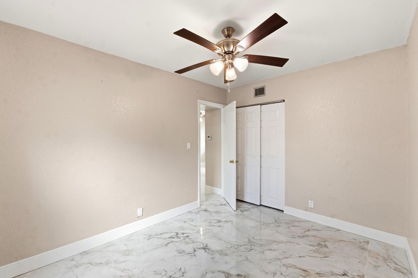 Turnkey Quadplex easy to show. The property has all impact - photo 12