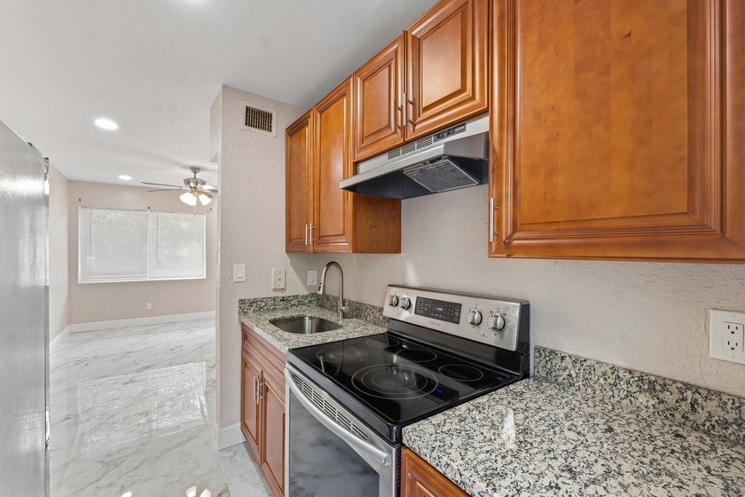 Turnkey Quadplex easy to show. The property has all impact - photo 16