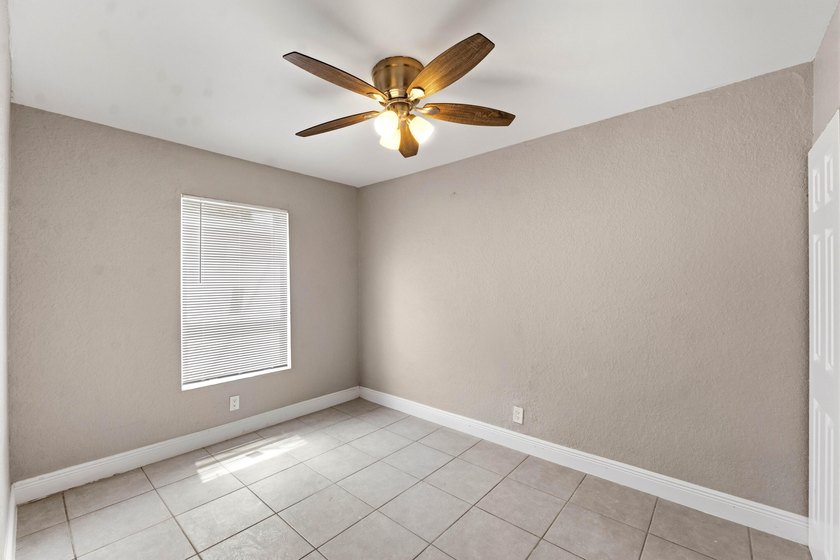 Turnkey Quadplex easy to show. The property has all impact - photo 18