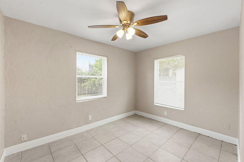 Turnkey Quadplex easy to show. The property has all impact - photo 20